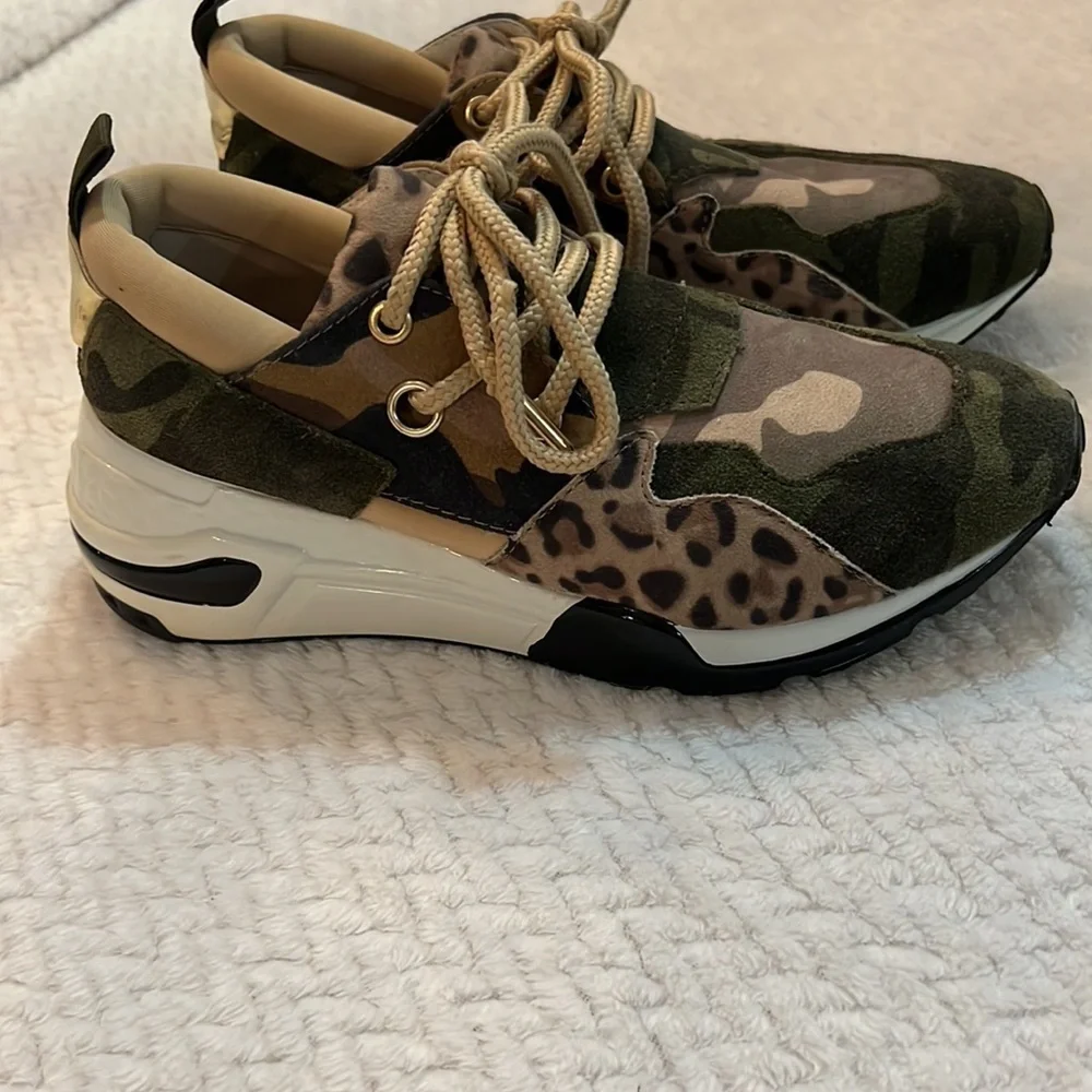 Steve Madden Cliffhanger Green Camo Animal Print Sneakers Size 6M